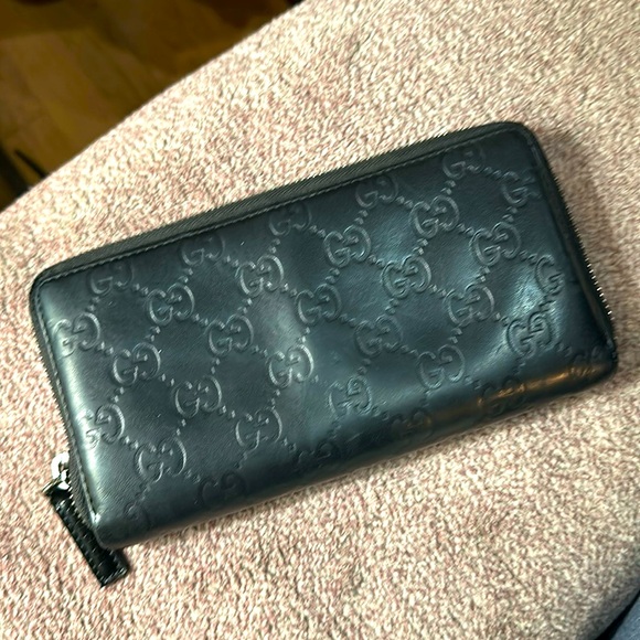 Gucci black wallet.  Gently used.  In GREAT condition.  Zippers work.  Black! - Picture 1 of 7